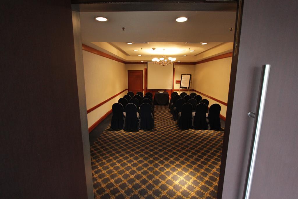 래디슨 파라이소 호텔 멕시코 시티 외부 사진 A meeting room at a hotel