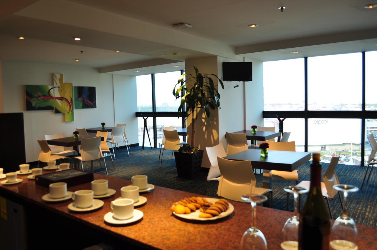 래디슨 파라이소 호텔 멕시코 시티 외부 사진 The lounge at Christchurch International Airport