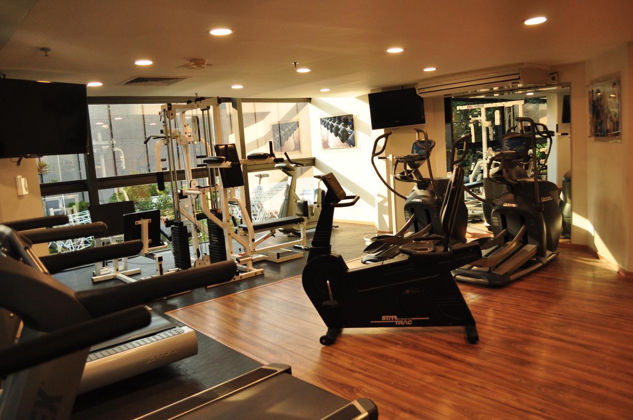 래디슨 파라이소 호텔 멕시코 시티 외부 사진 The gym at the hotel