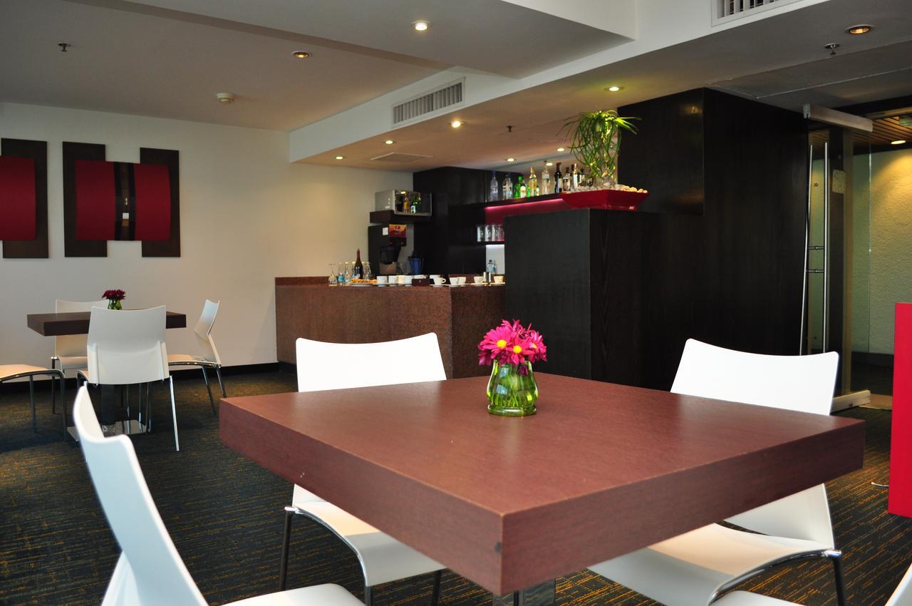 래디슨 파라이소 호텔 멕시코 시티 외부 사진 A typical kitchen in a serviced apartment